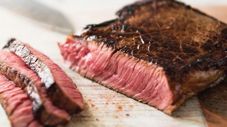 Wie kocht man Steaks? Steaks im Ofen und in der Pfanne backen