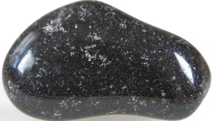 Šta je oniks kamen, kako se formira? Koja su svojstva, značenje i prednosti kamena oniksa?