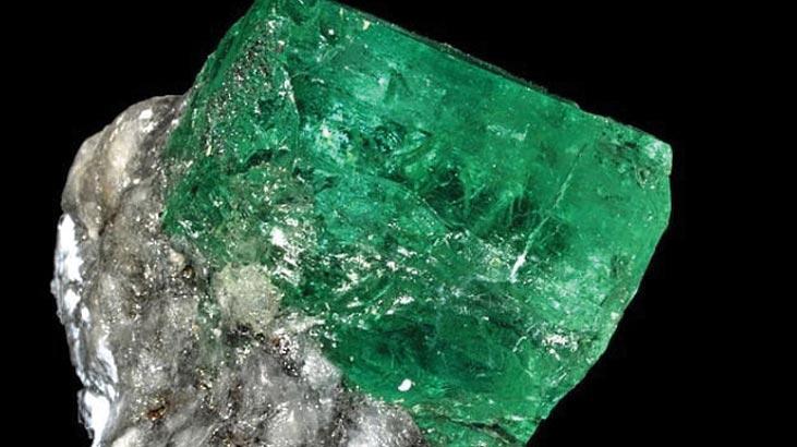 Was ist Smaragdstein, wie entsteht er? Was sind die Eigenschaften, Bedeutung und Vorteile von Natural Green Smaragd Stone?