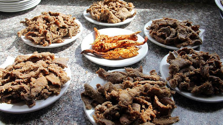 Wie kocht man Leber? Hühnchen-Rind-Lamm und albanische Leber-Kochmethoden