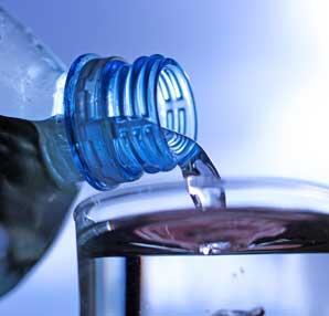 Perdez du poids en buvant 8 à 10 verres d'eau par jour