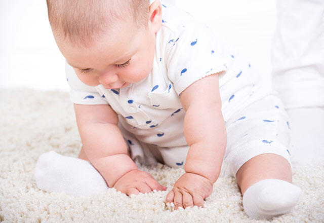Kuinka parantaa vauvan hikkausta?