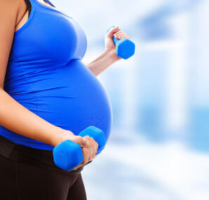 De, der træner under graviditeten, tager 7 kilo mindre på