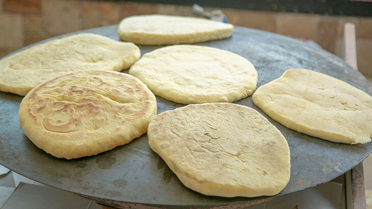 Comment faire du bazlama à la maison ? - Recette de pain plat facile