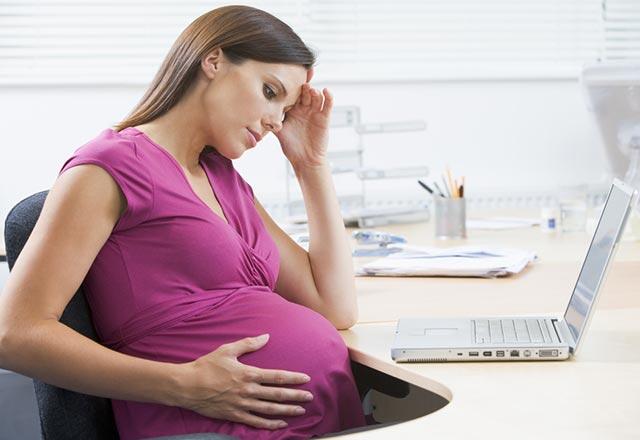 9 måter å lindre hodepine under graviditet