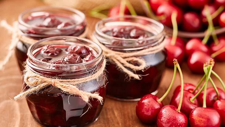 Vyšnių uogienės receptas – kaip pasigaminti vyšnių uogienę?