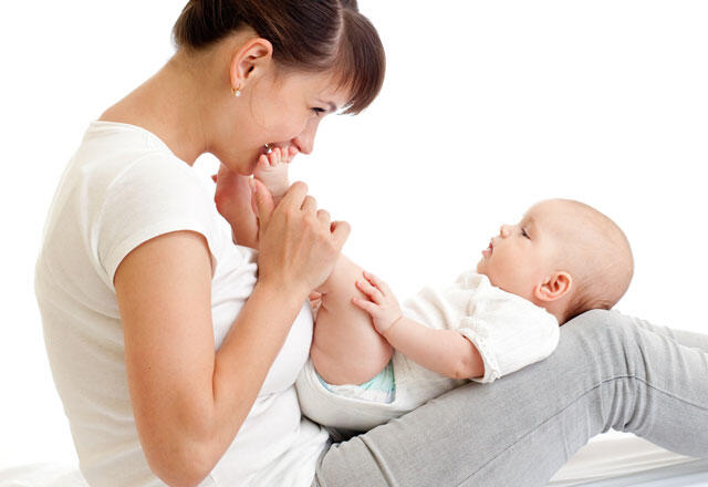 Onko vauvan seisomaan keinuttaminen haitallista?