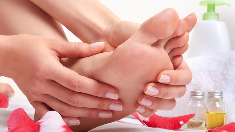 Hvad er godt for fodsvamp? Hvordan overføres svampen på fødderne? Her er de naturlige midler