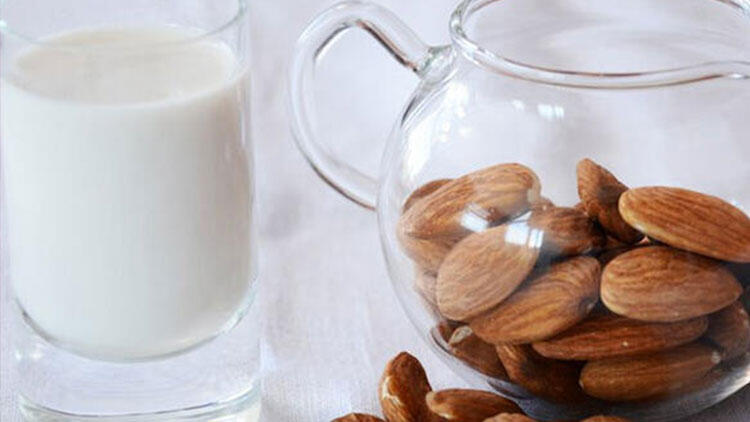 Čo je to mandľové mlieko? Aké sú výhody mandľového mlieka?
