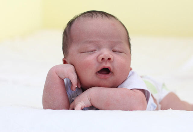 Kokeile näitä menetelmiä, jos vauvasi ei nuku