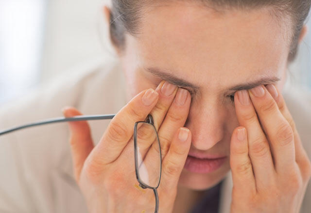 Oboseala ochilor poate fi cauzată de computer.