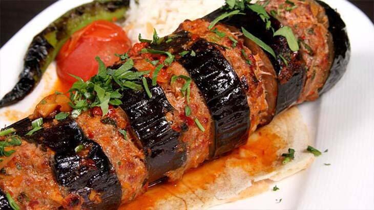 Puikus baklažanų ir avienos derinys: baklažanų kebabo receptas