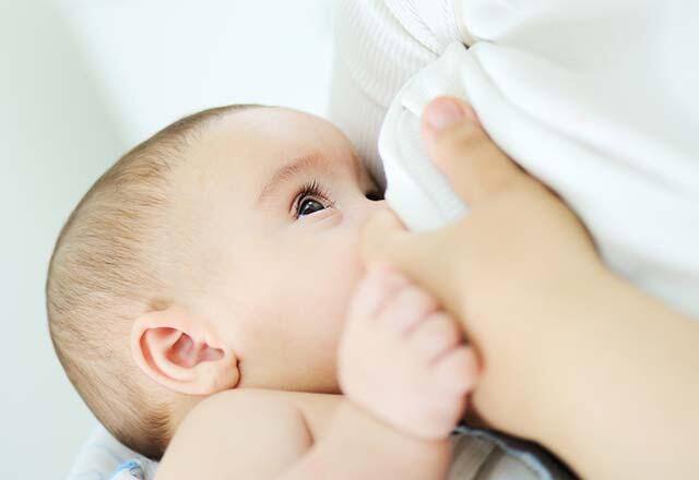 2 måneder gammelt babyernæringsskema