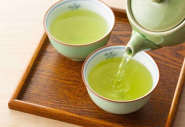 Wie bereitet man grünen Tee zu?