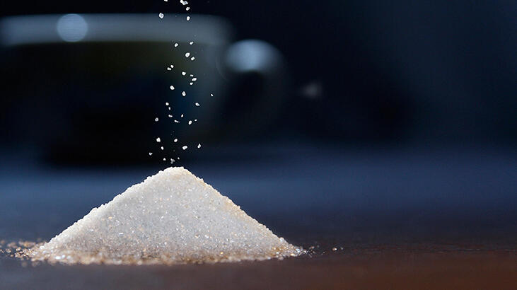 Hvor mange tekopper og vandkopper giver 1 kg (kilo) pulveriseret sukker? Hvor mange kopper er et halvt kilo (500 gr) sukker?