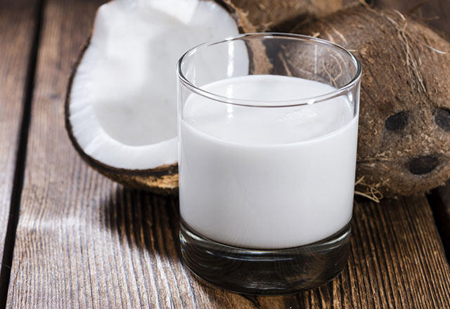 Ποια είναι τα οφέλη του γάλακτος καρύδας, πώς παρασκευάζεται;